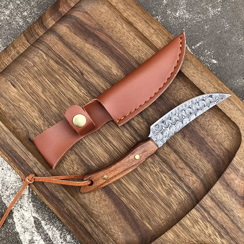 Handheld meat scimitar knife with damascus-pattern blade and brown leather sheath with brass snaps