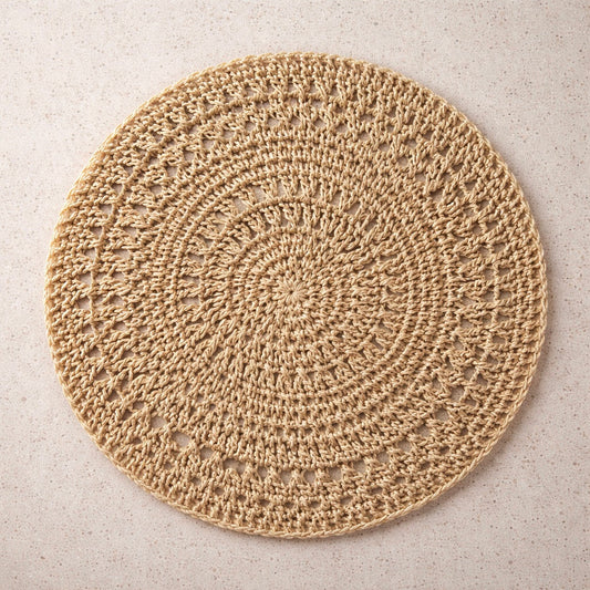 Woven round placemat with scalloped edge, beige.