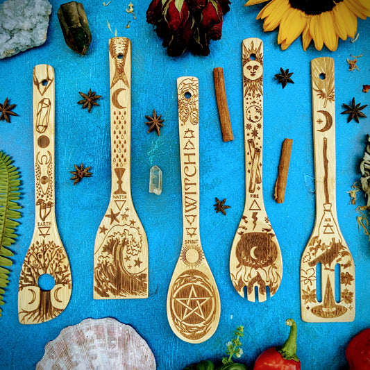 Bamboo kitchen utensil set with engraved pentacle and zodiac-themed spatulas, 6 pieces