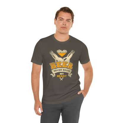 Dark grey men’s T-shirt with “BEER” BBQ graphic and “Never Broke My Heart” text